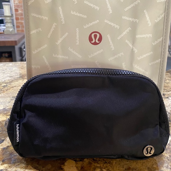 LULULEMON Everywhere Belt Bag - BLACK. Brand new never used! - Picture 1 of 9